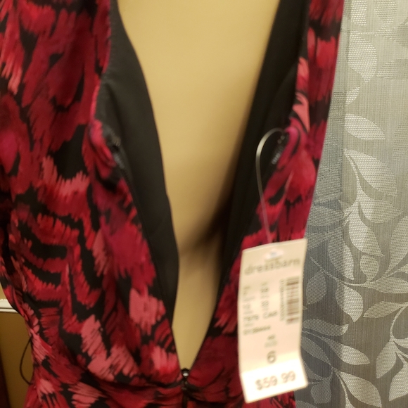 Sleeveless Maroon Pocket Dress - Picture 7 of 16